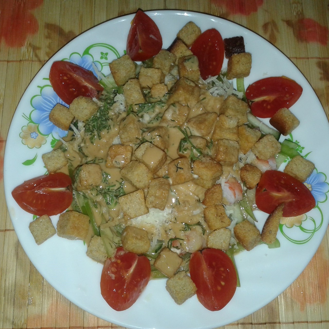 Салат с креветками и овощами