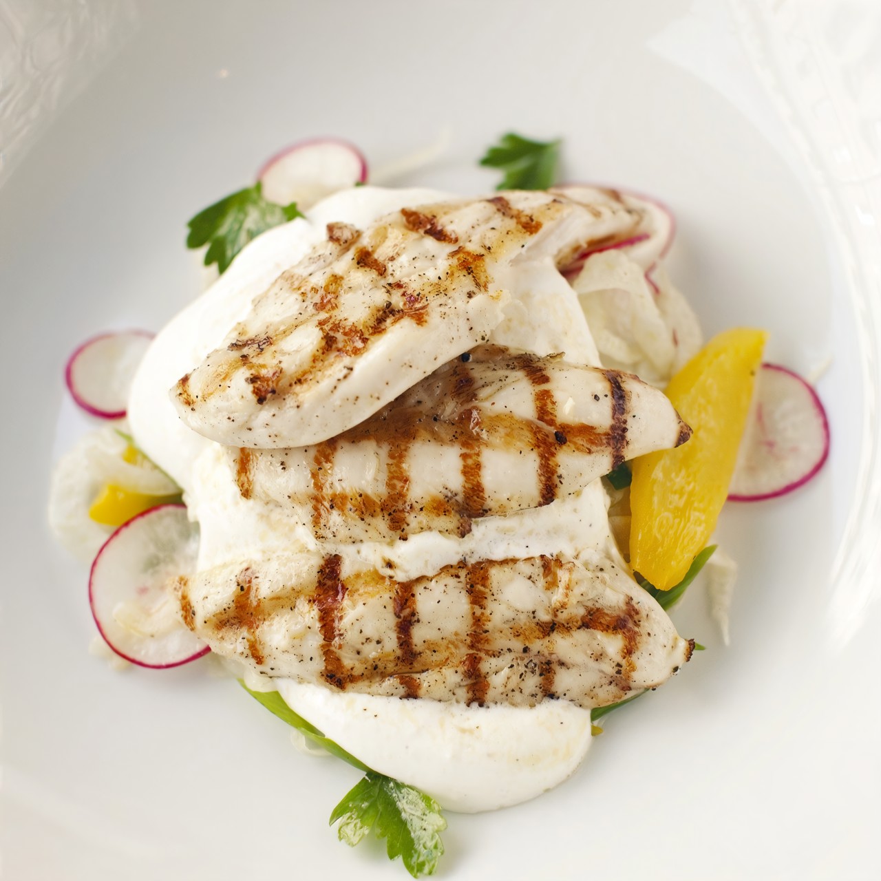 Салат с курицей и фенхелем