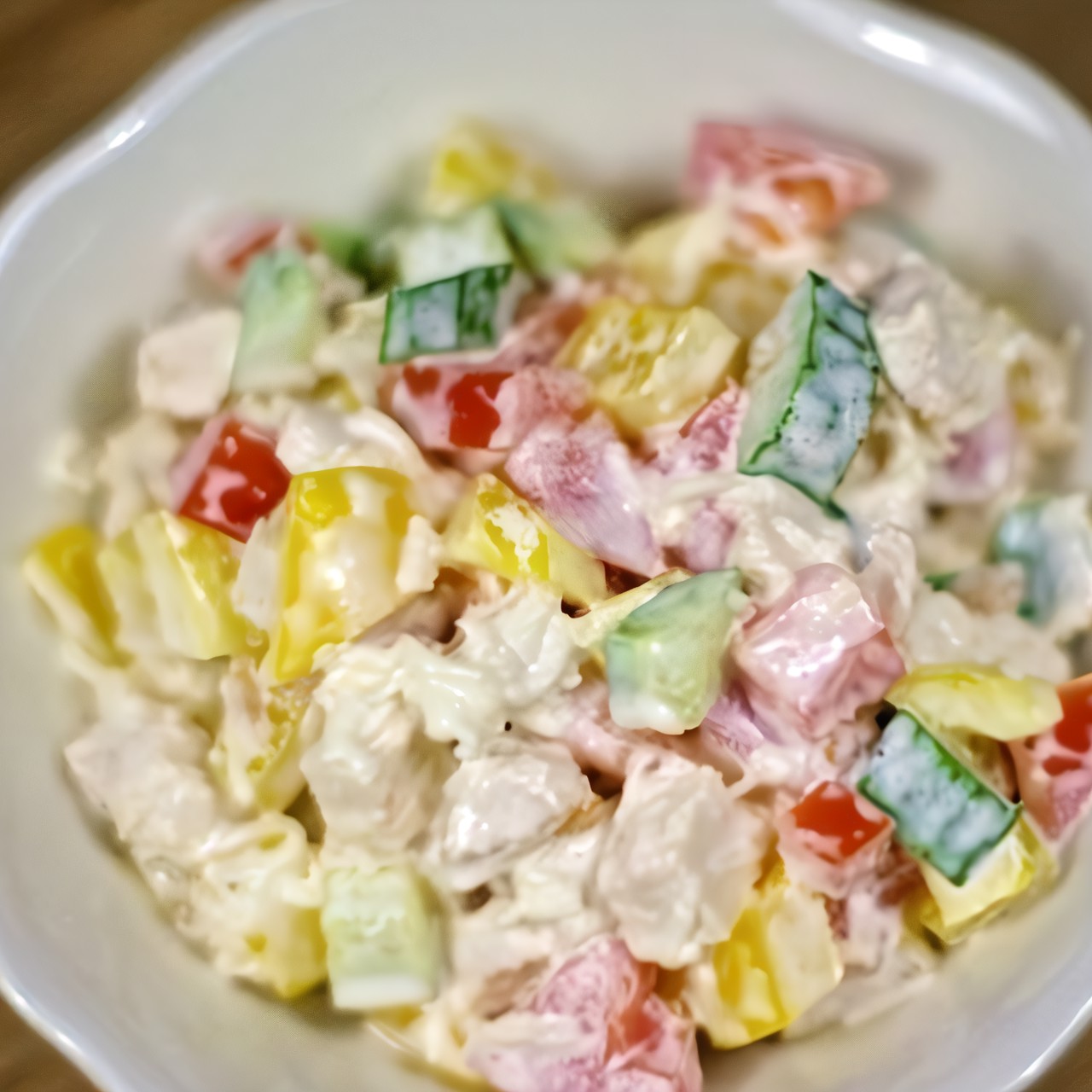 Салат с курицей и овощами