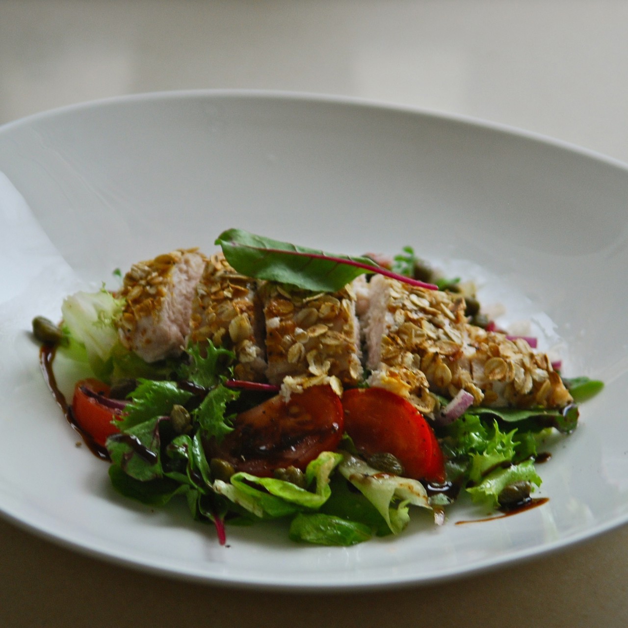 Салат с куриной грудкой и апельсиново-медовой заправкой