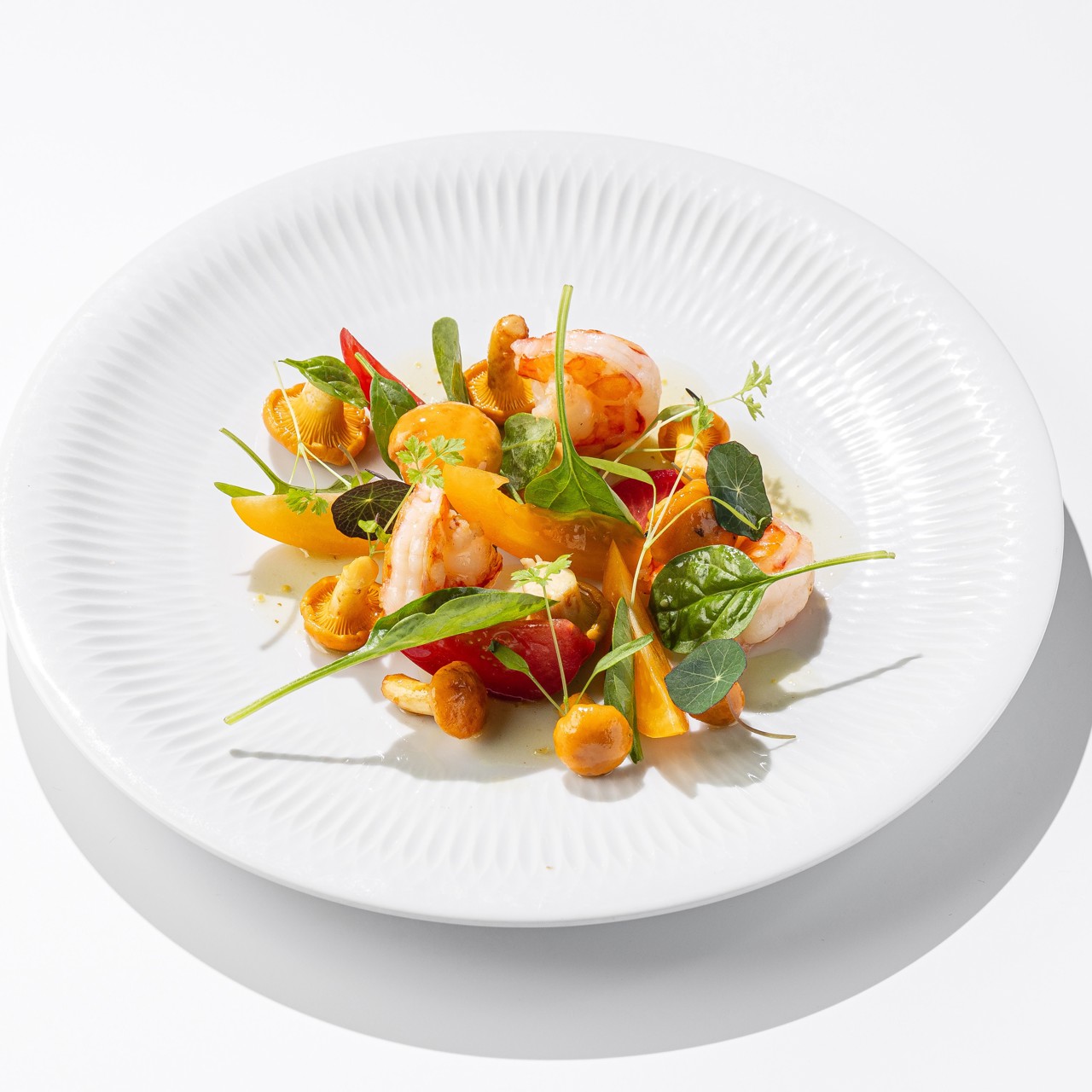 Салат с лисичками и креветками