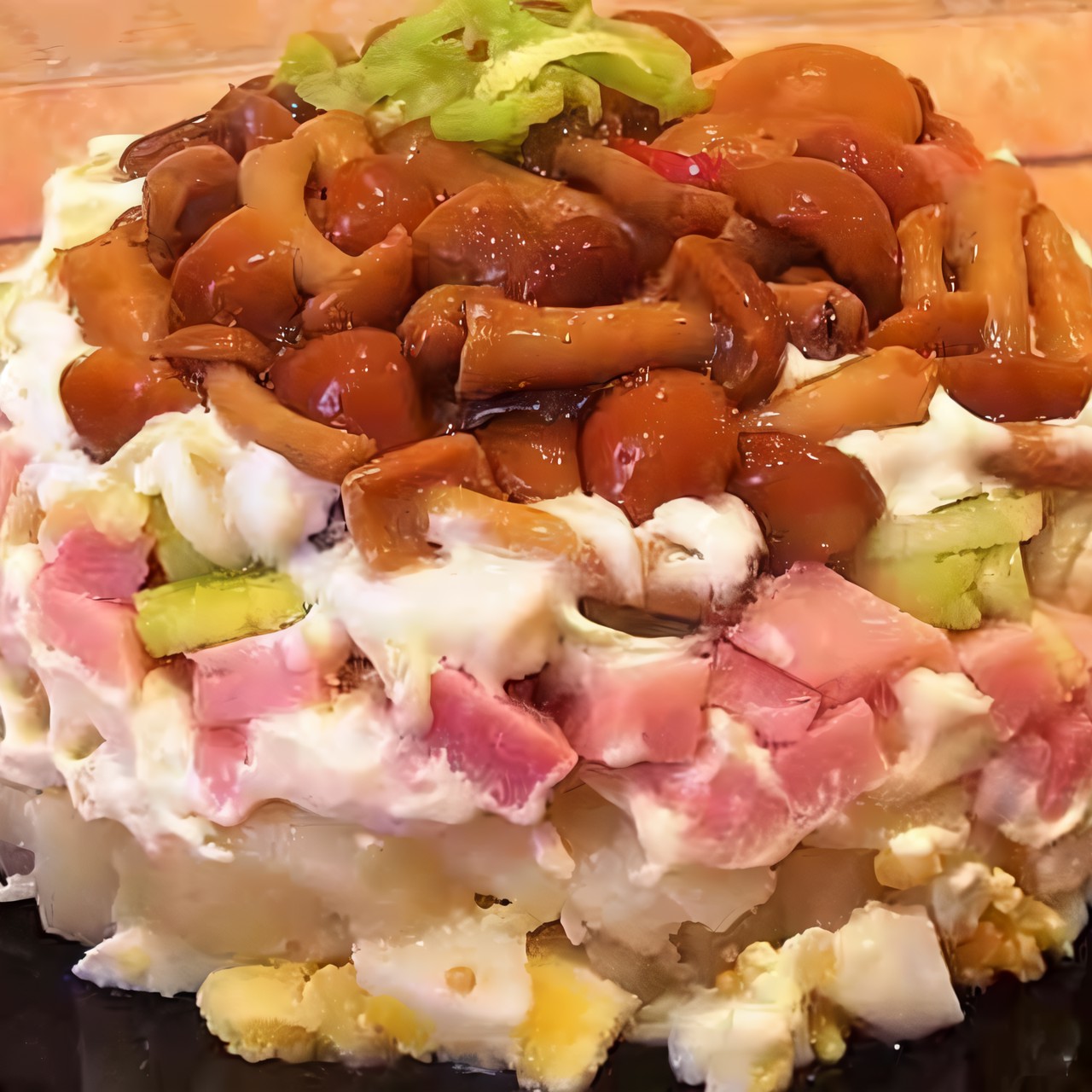 Салат с маринованными опятами и ветчиной