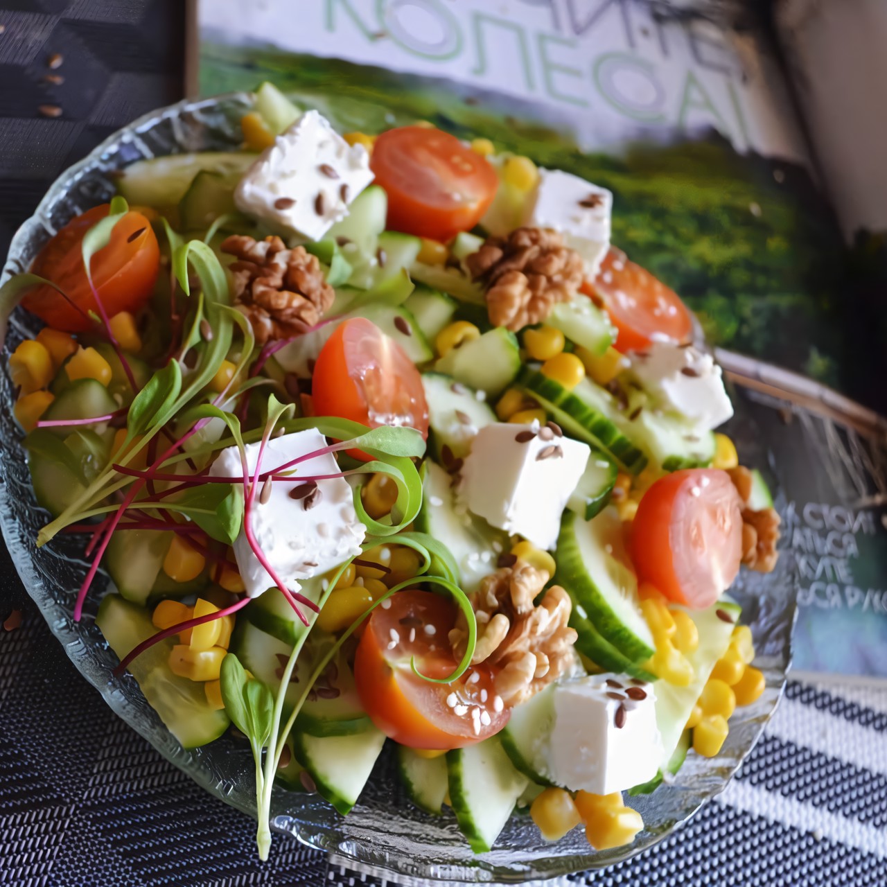 Салат с сыром фета и помидорами черри