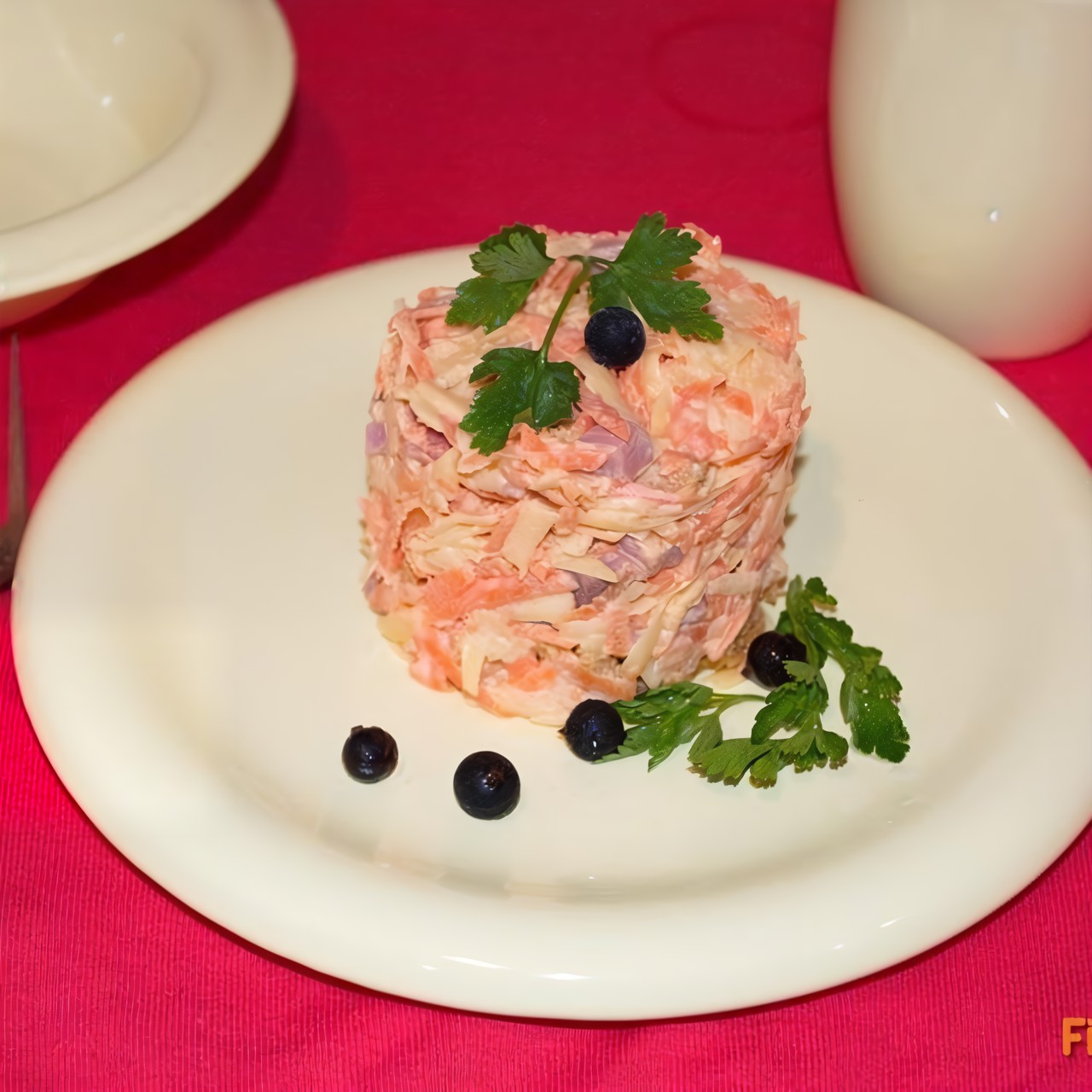 Салат с сыром и ветчиной «Николь»