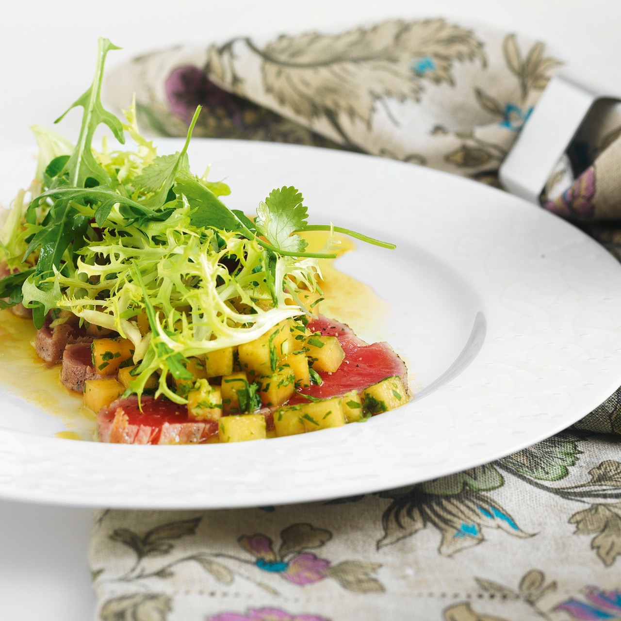 Салат с тунцом и дыней