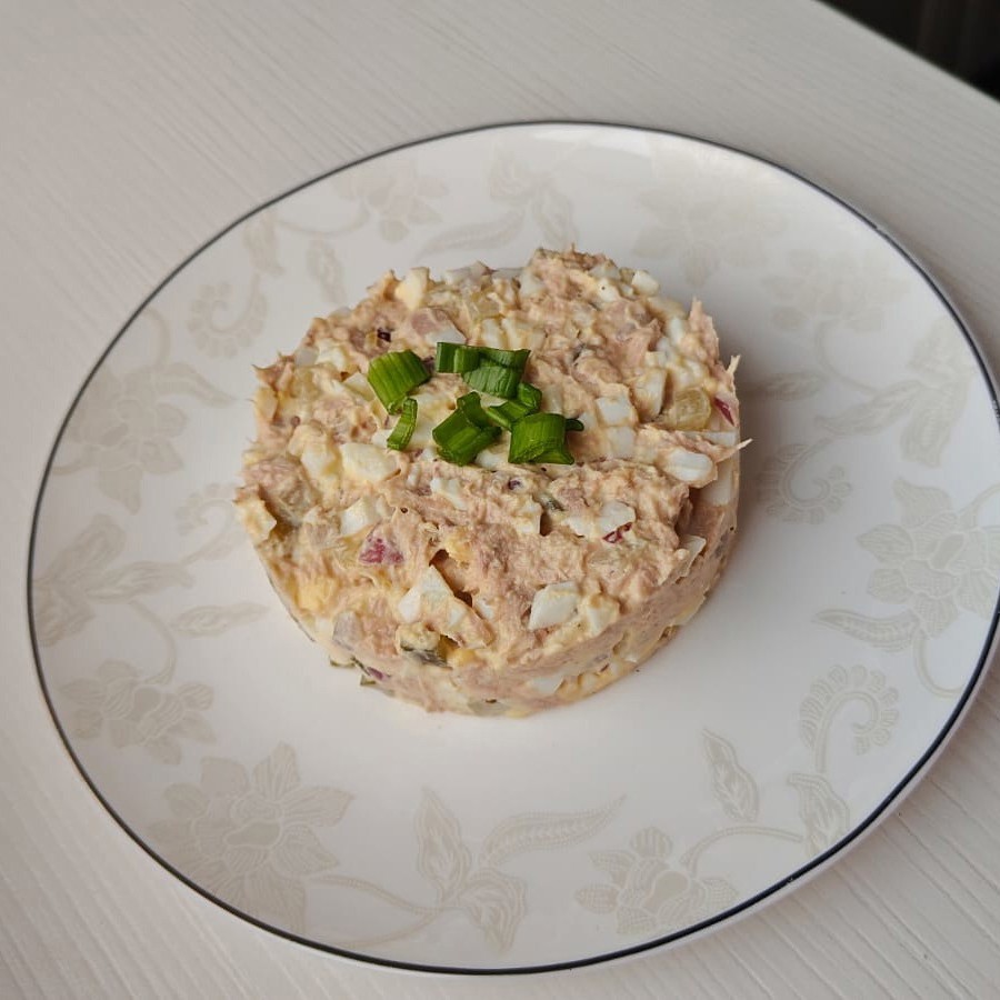 Салат с тунцом