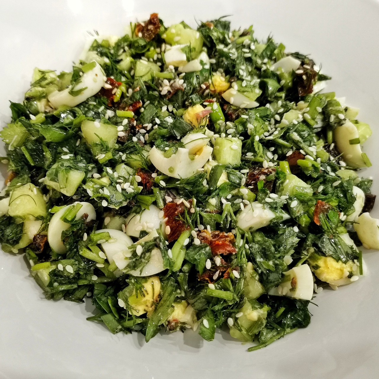 Салат с вялеными помидорами