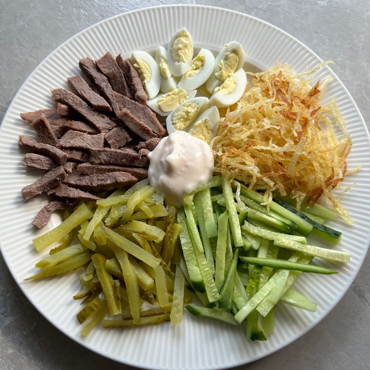 Салат с языком и картофелем пай