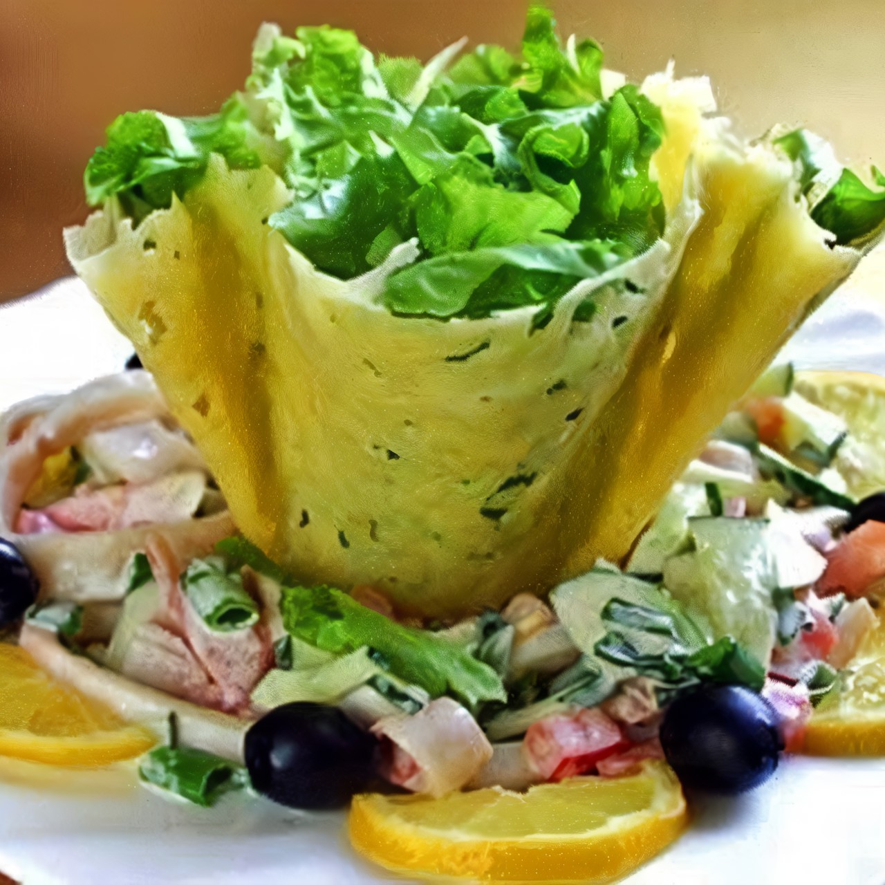 Салат в корзинках из пармезана