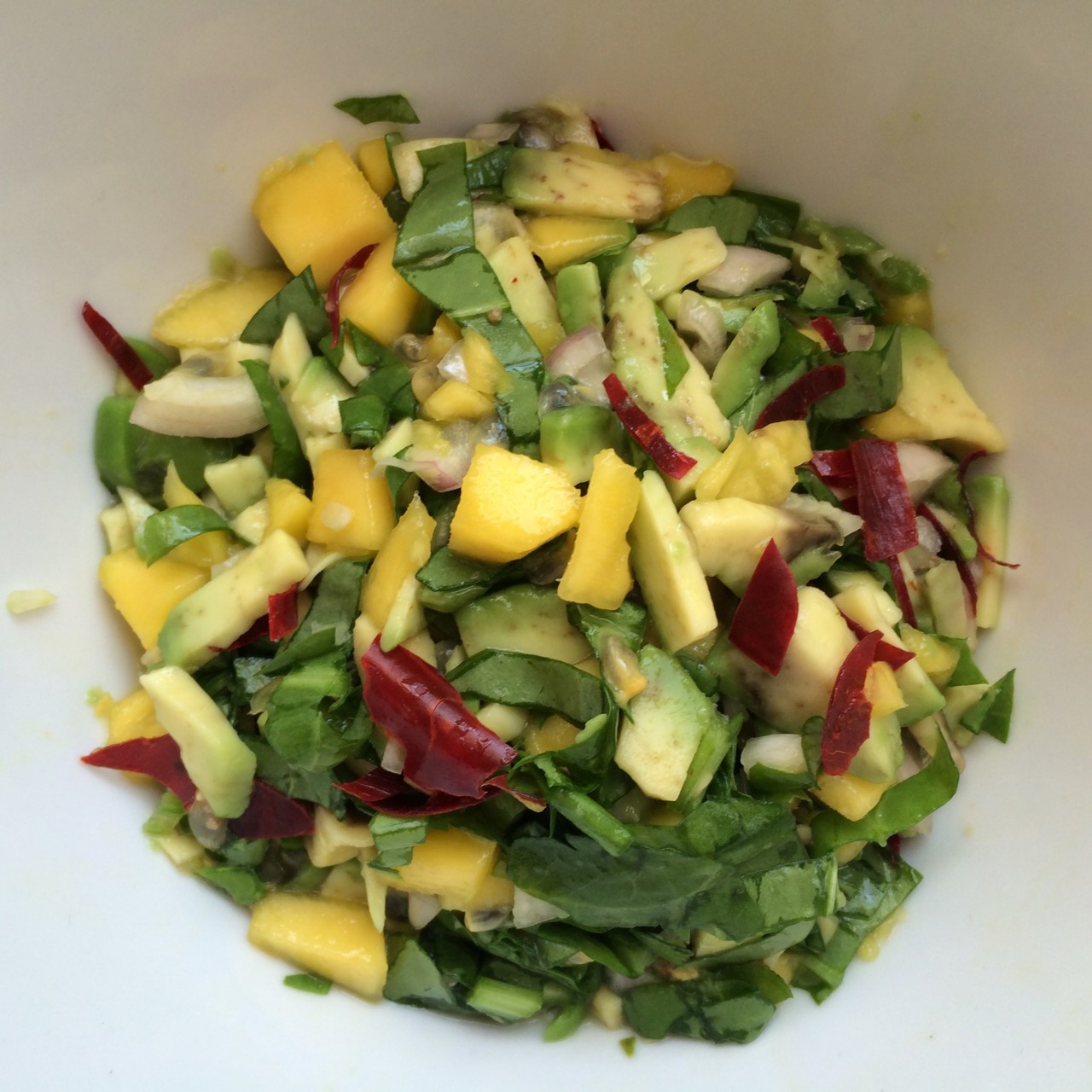 Сальса из манго, авокадо со щавелем с заправкой из маракуйи