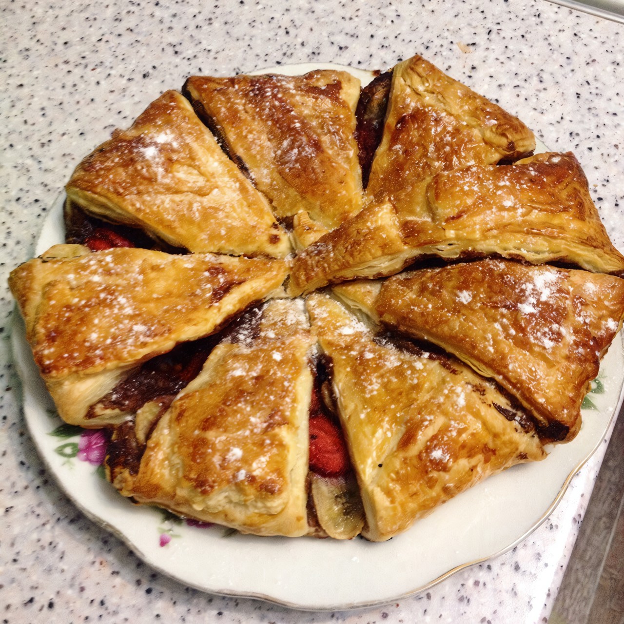 Щоколадный пирог из слоеного теста