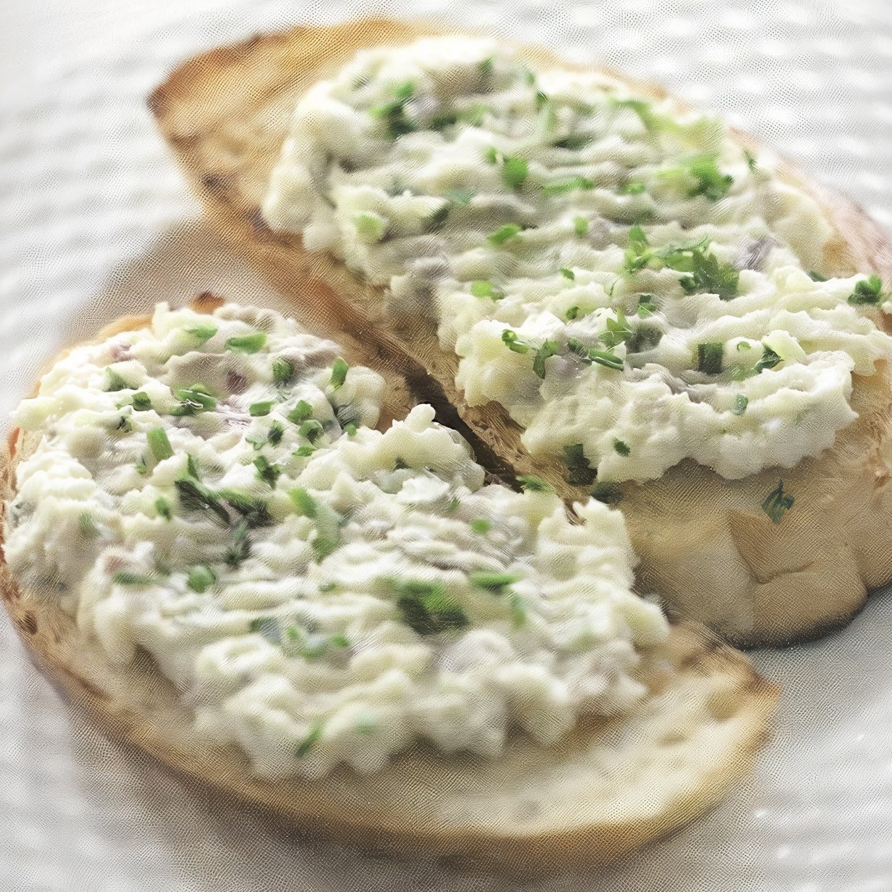 Селёдочное масло на гренках