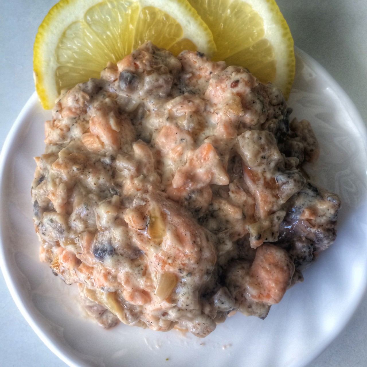 Семга в сливочном соусе с грибами