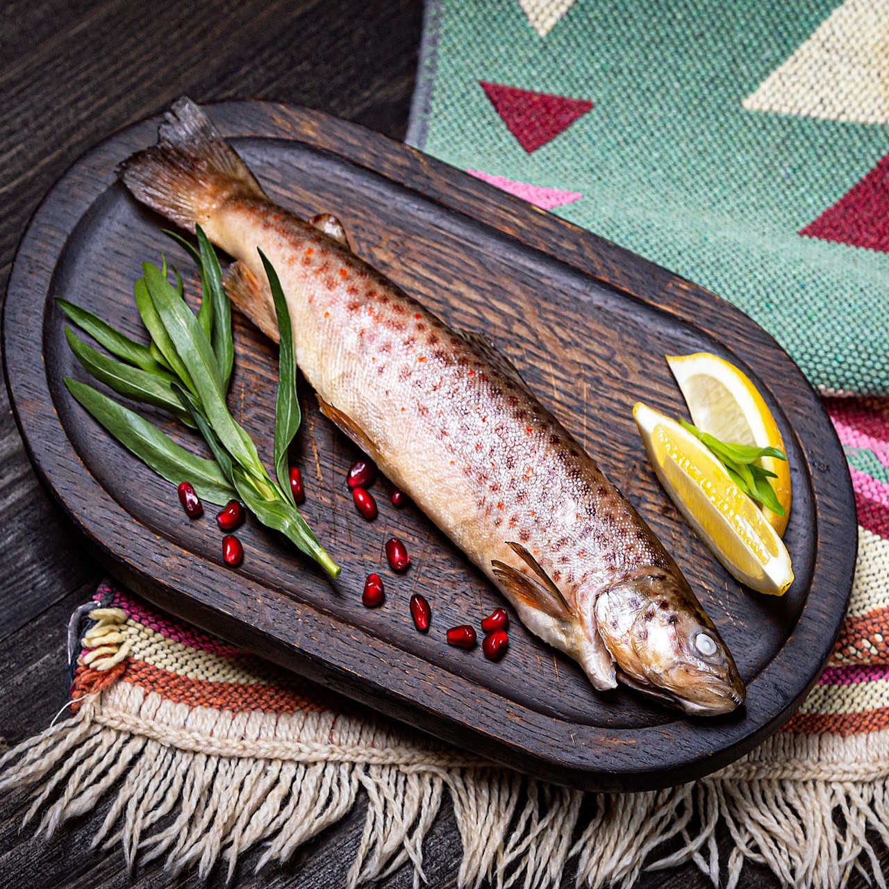 Севанская форель с томатами и мандаком