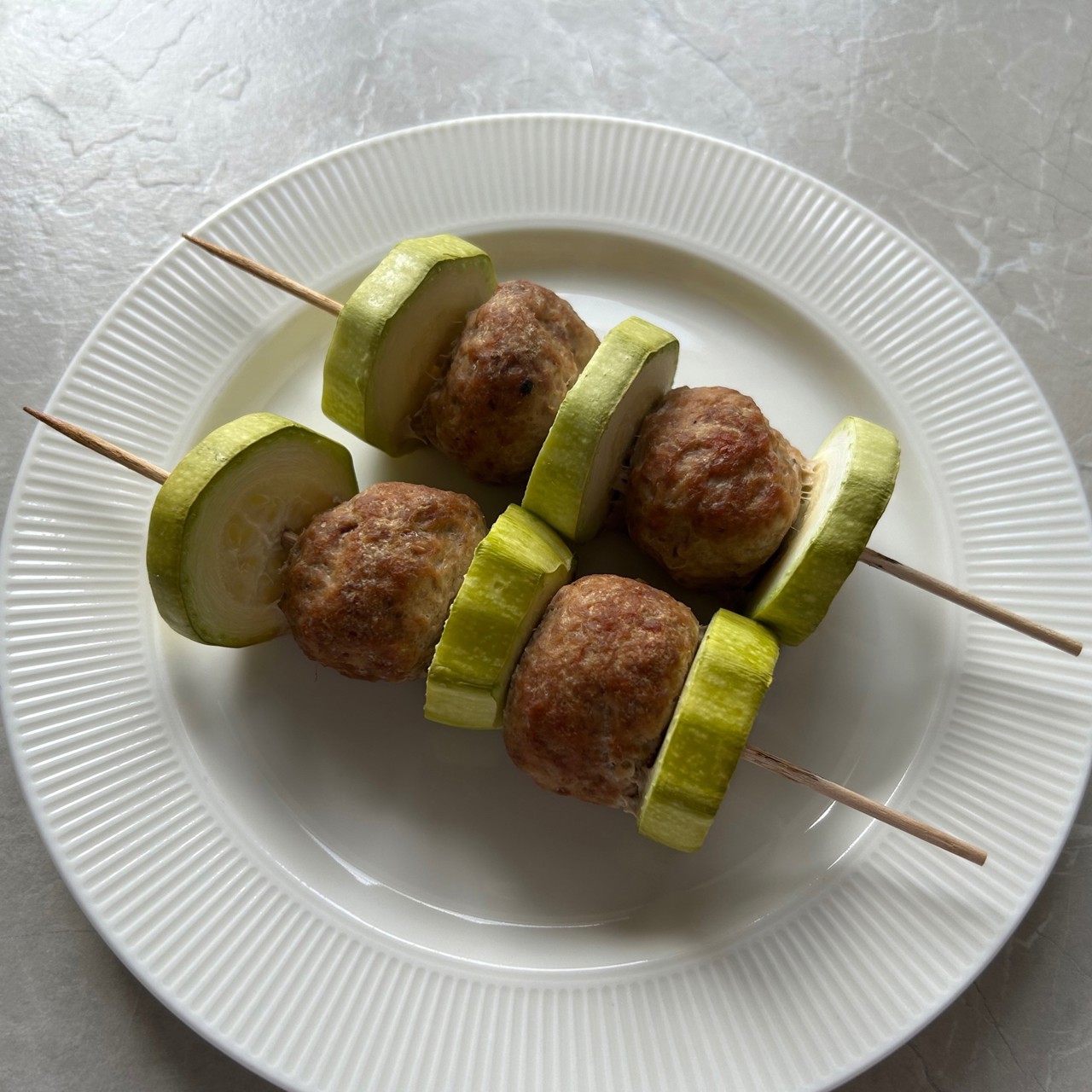 Шашлык из фарша с кабачком