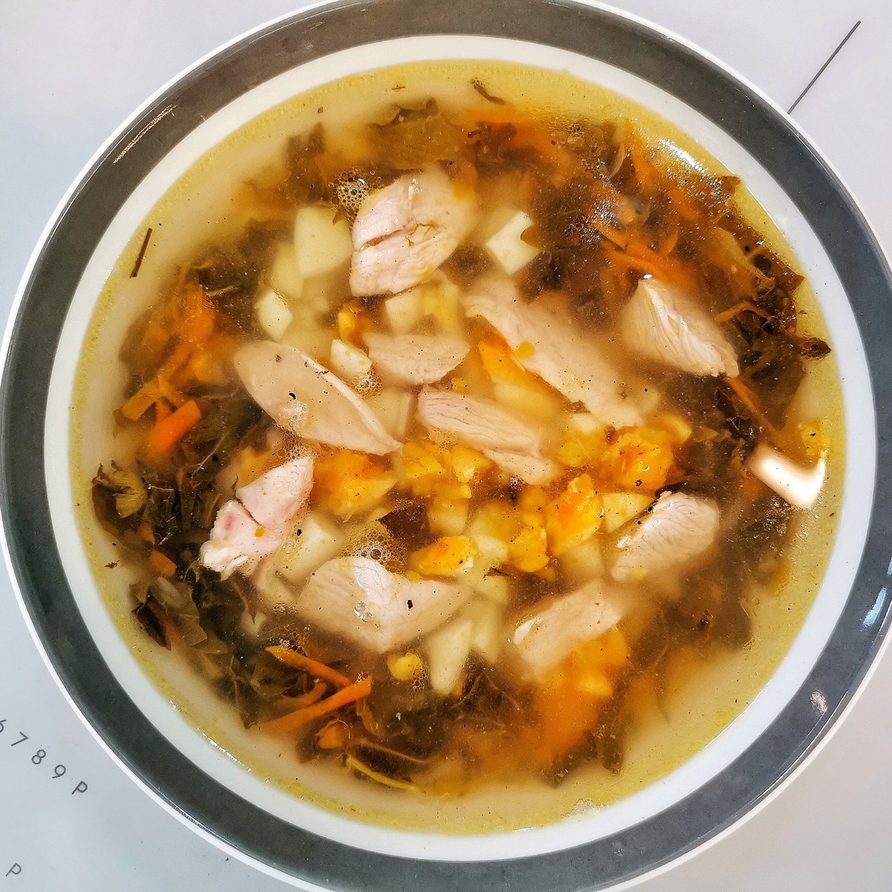 Щи из плеча индейки с щавелем и крапивой