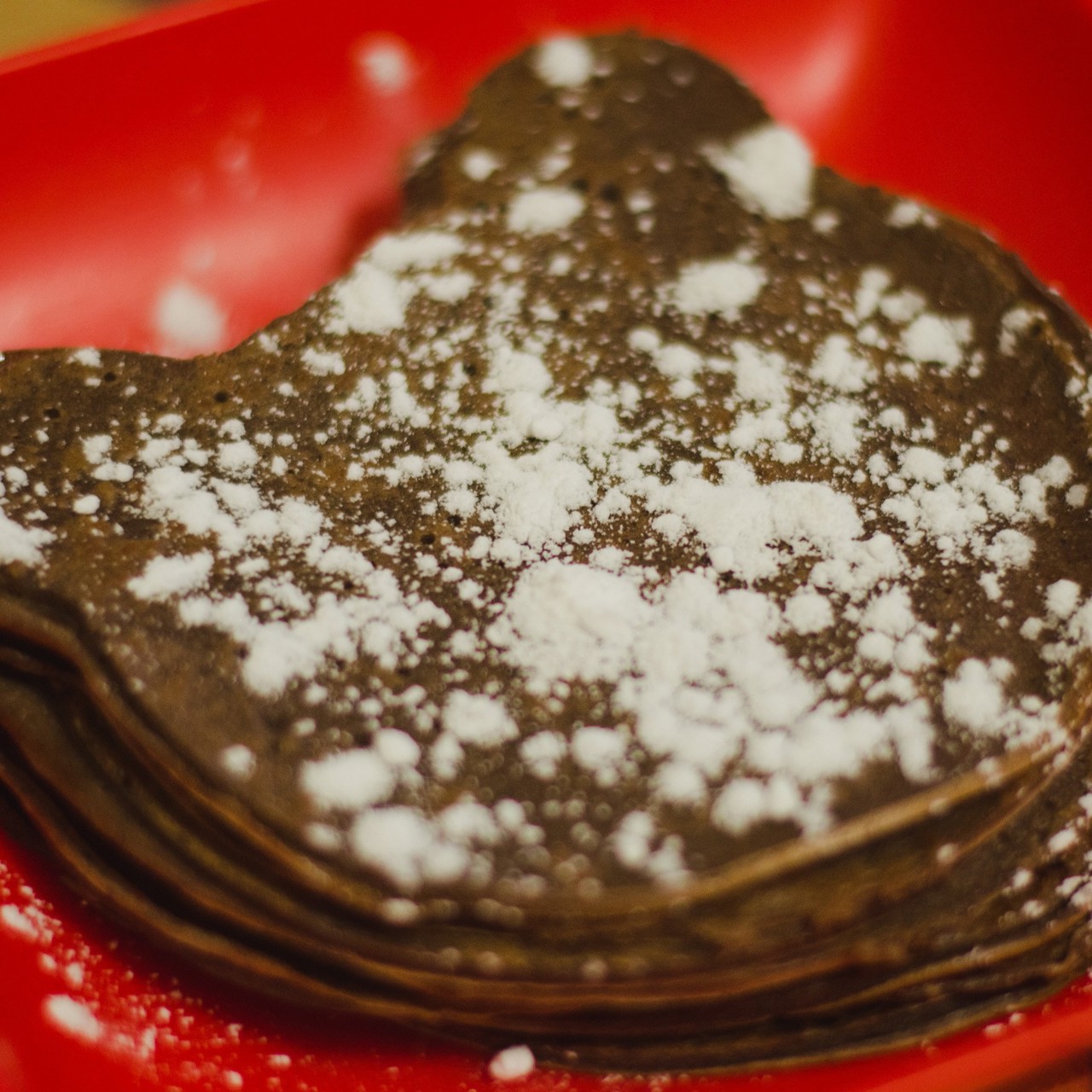 Шоколадные блины с медом