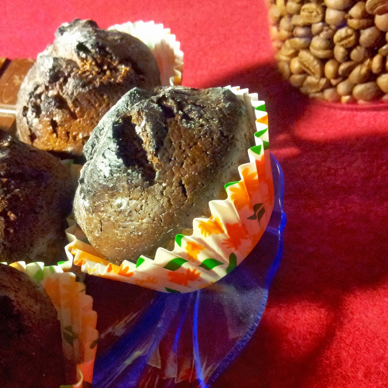 Шоколадные маффины с грецкими орехами