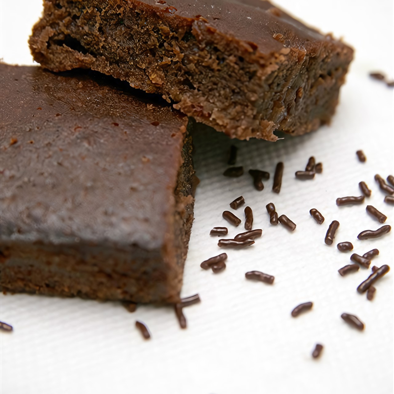 Шоколадные пирожные с черносливом