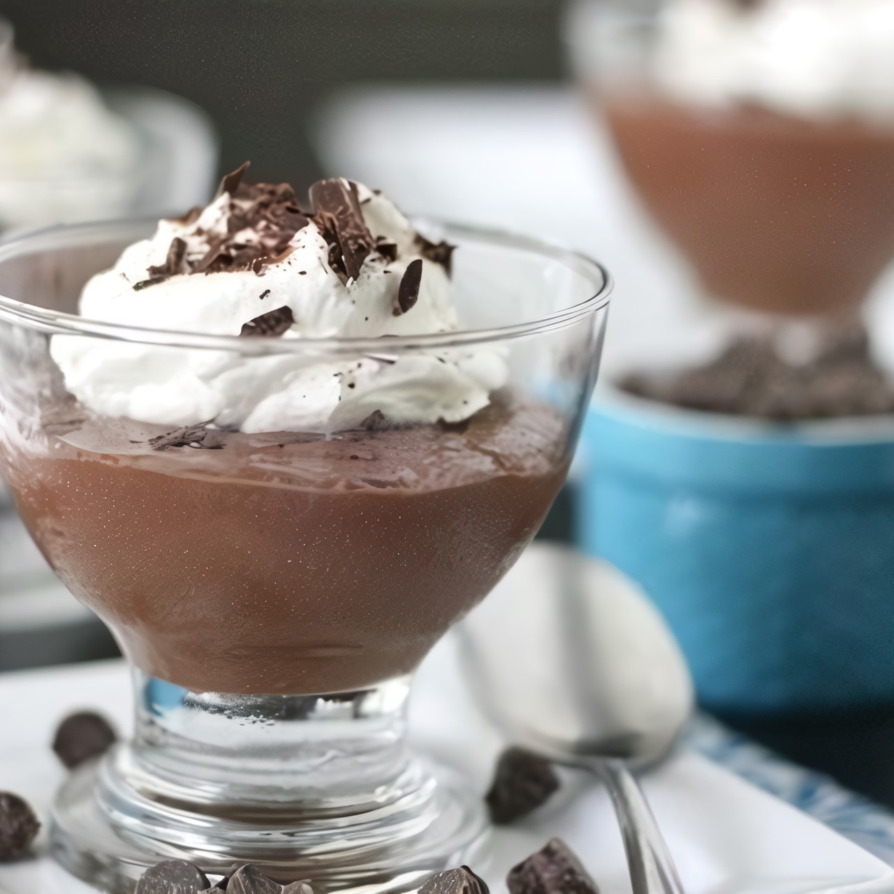 Шоколадный пудинг со взбитыми сливками