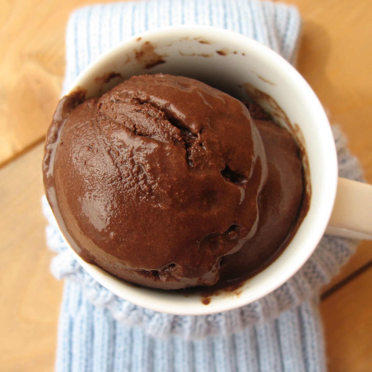 Шоколадный сорбет с корицей, мусковадо и перцем чили