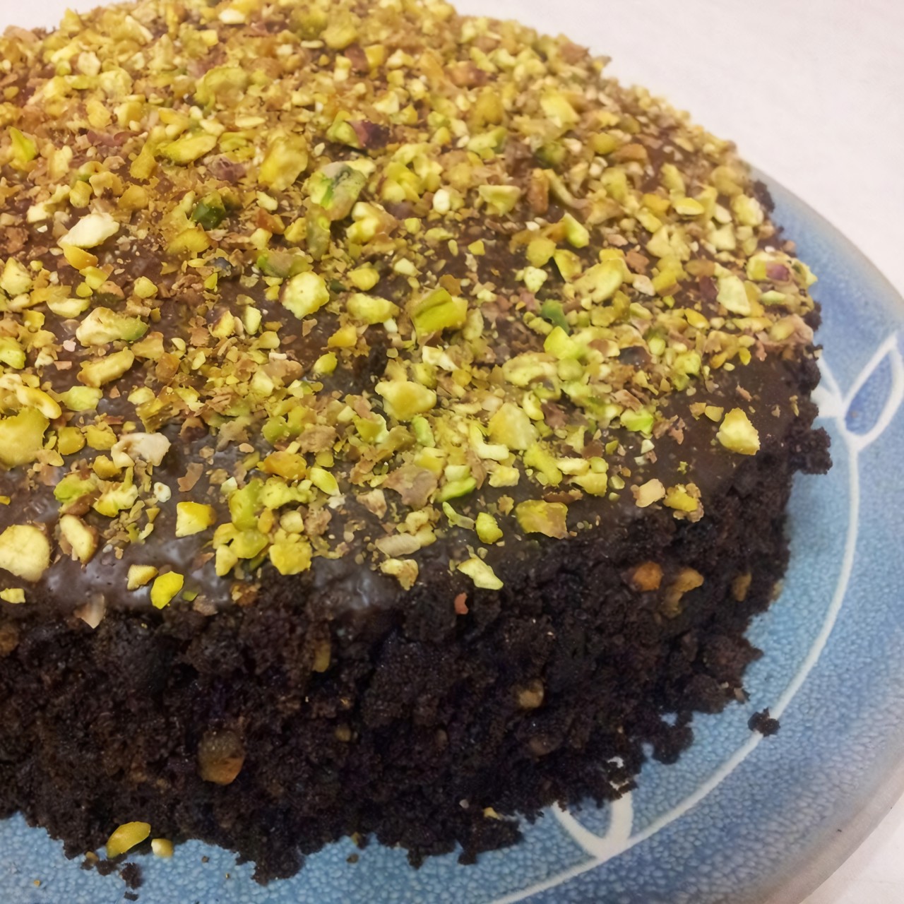 Шоколадный торт с фисташками без яиц