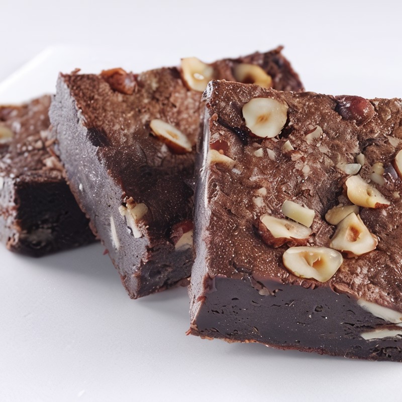 Шоколадный торт с орехами