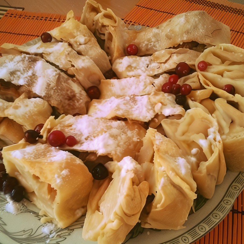 Штрудель с яблоками, корицей и пломбиром