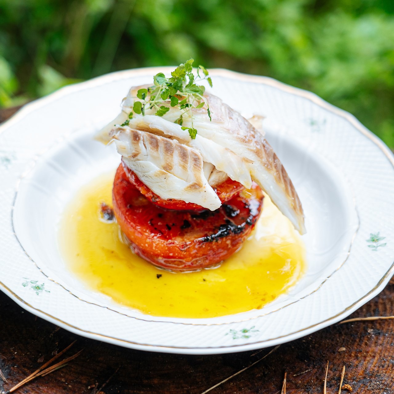 Сибас с карамелизованными томатами