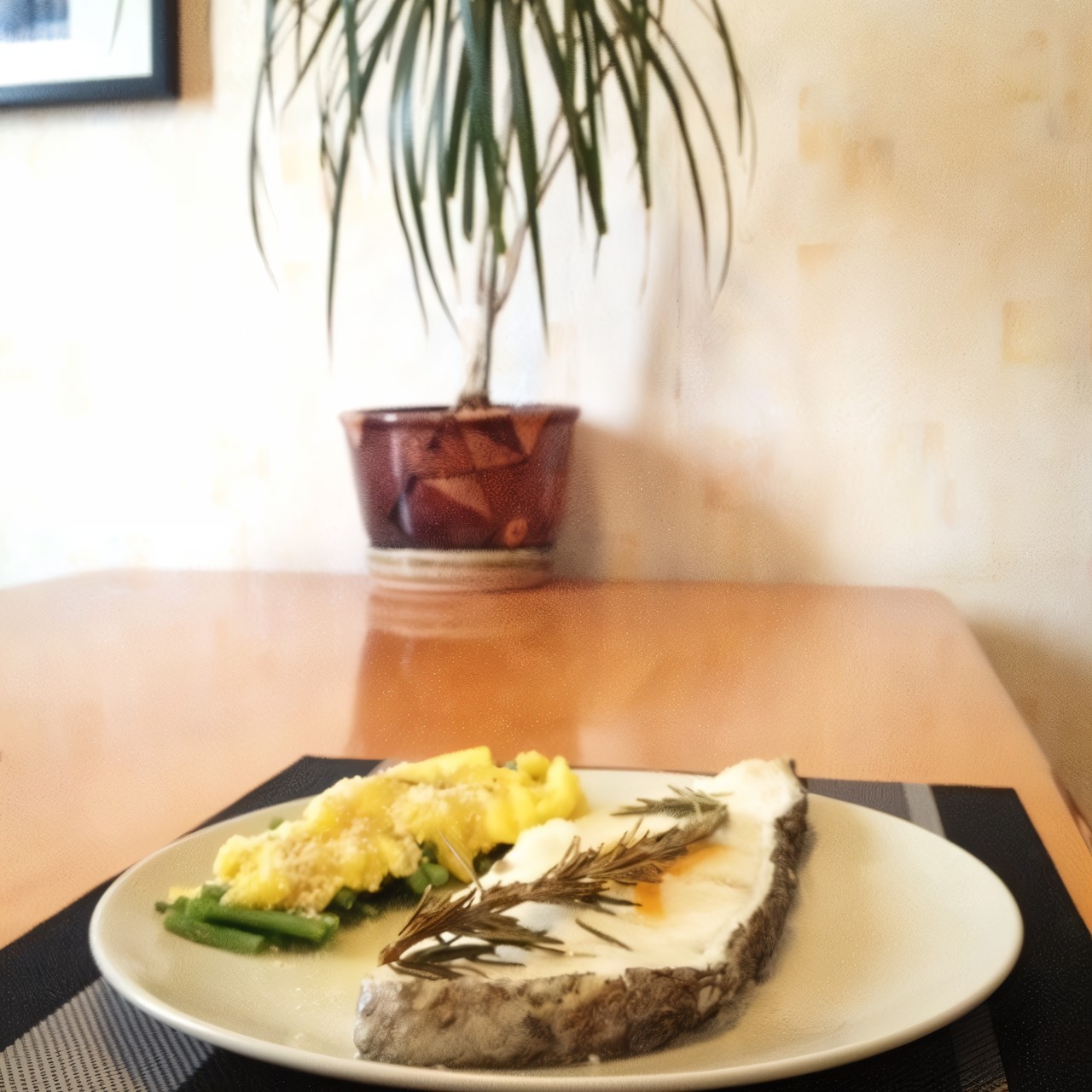 Сибас в духовке с розмарином и гарниром из фасоли и манго