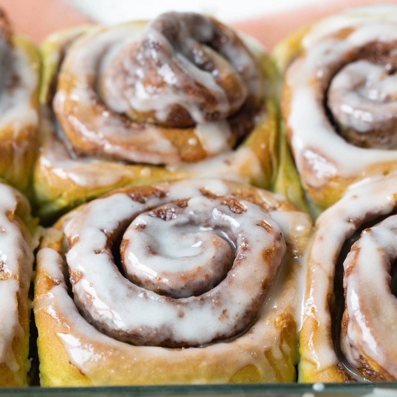 Булочка с корицей и с матча