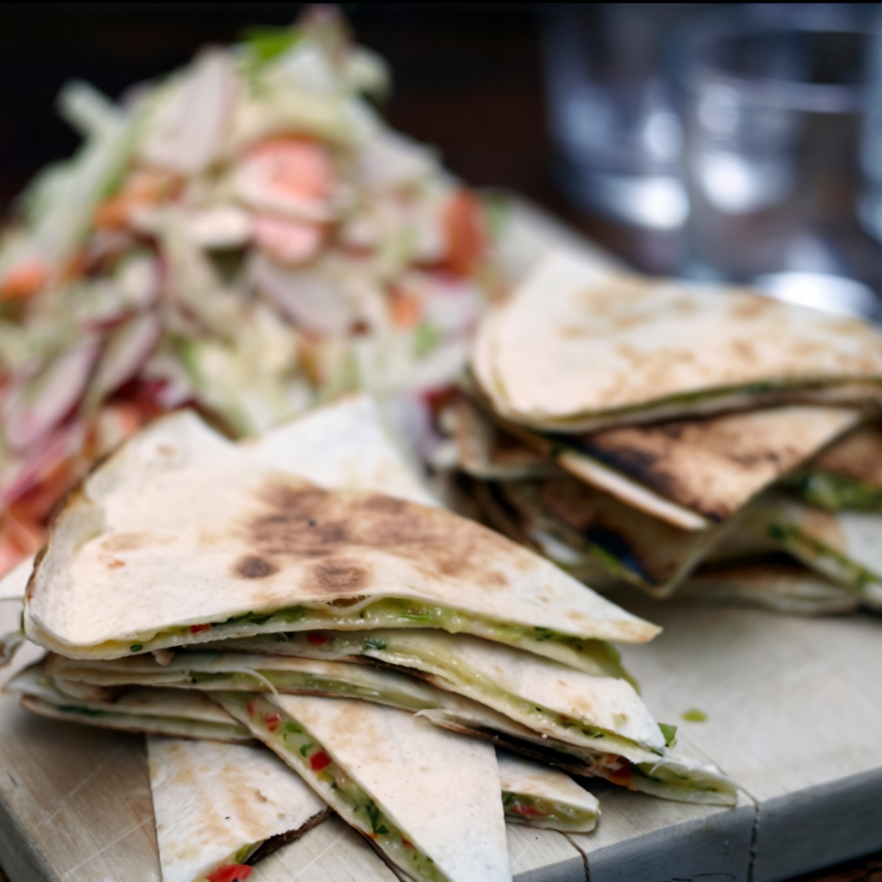 Сырная кесадилья с цукини и чеддером