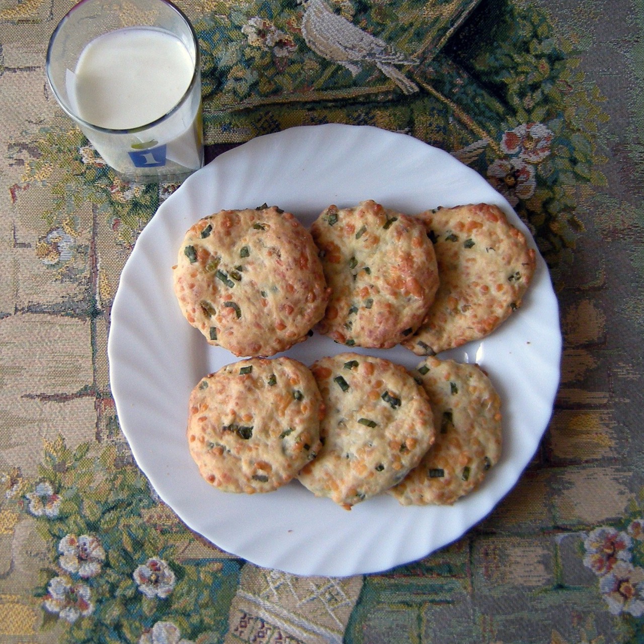 Сырные лепешки с зеленью