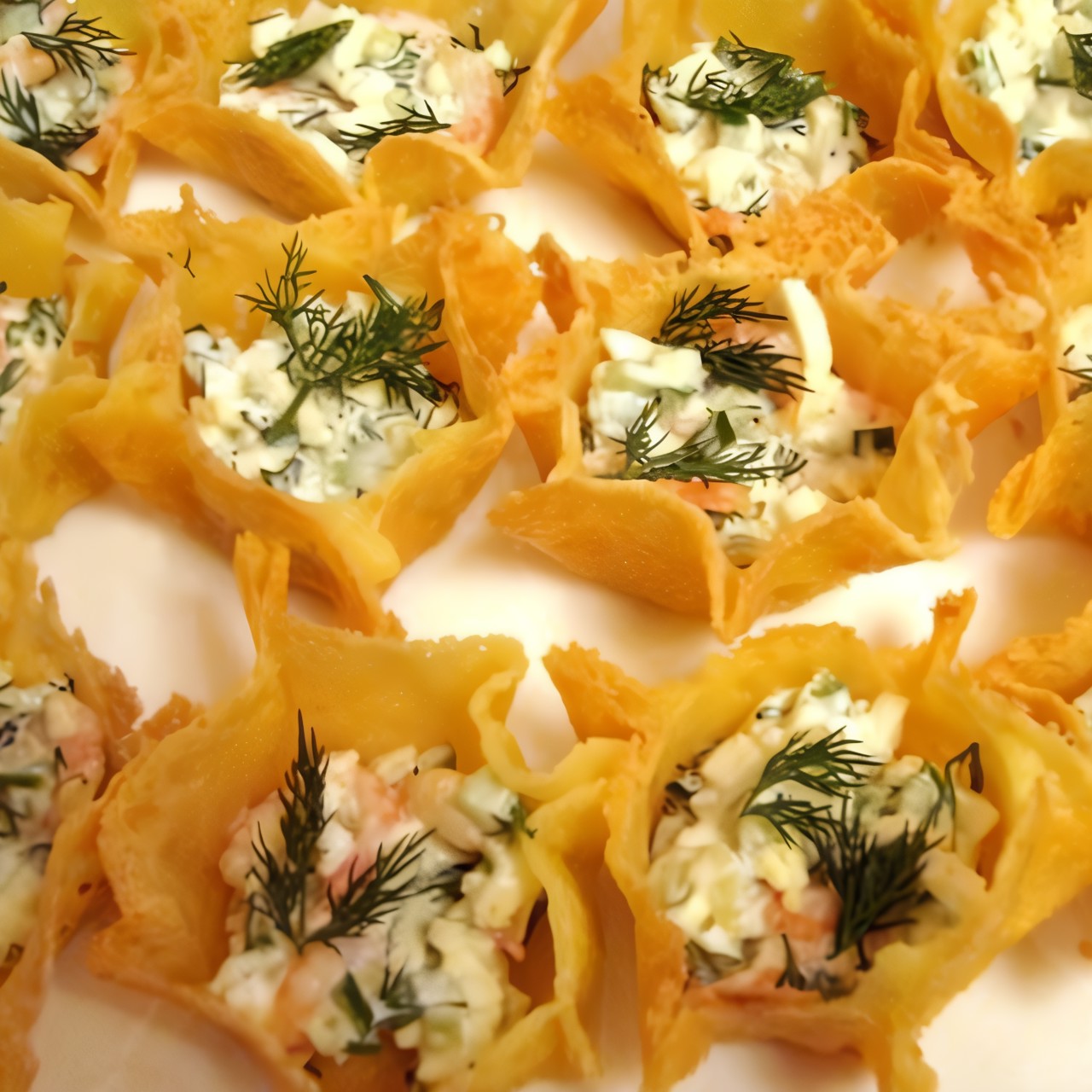 Сырные тарталетки с салатом из креветок