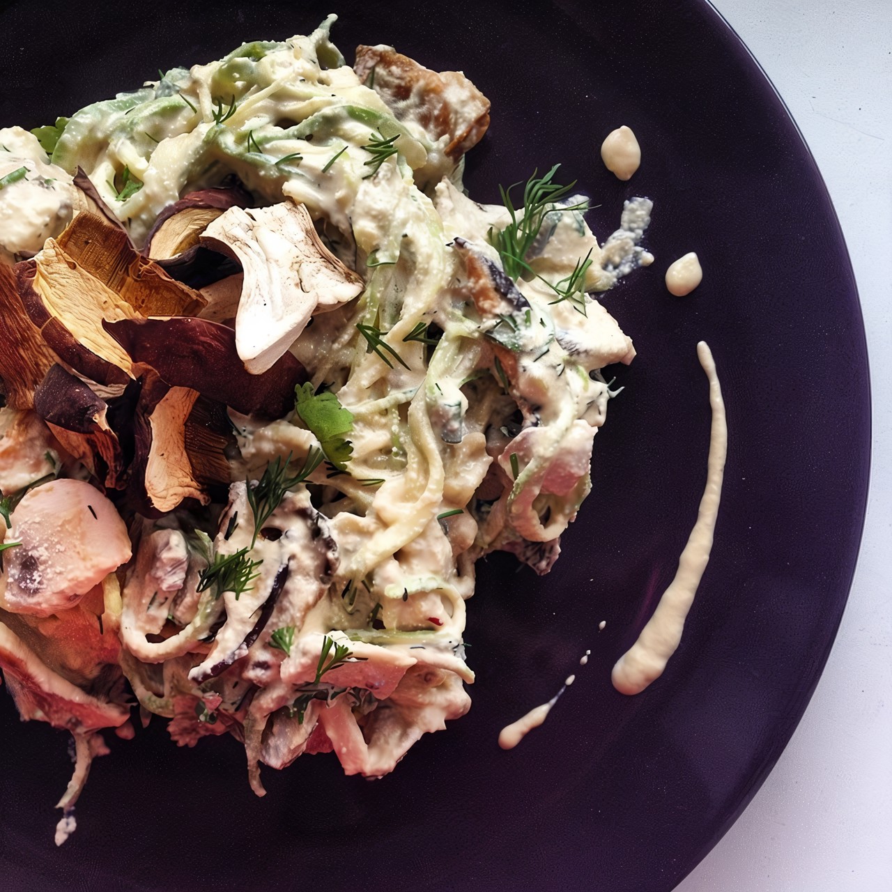 Сыроедческая паста из цукини с соусом альфредо