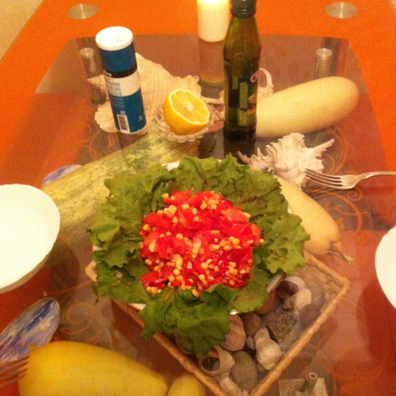 Сыроедческий cалат с кукурузой