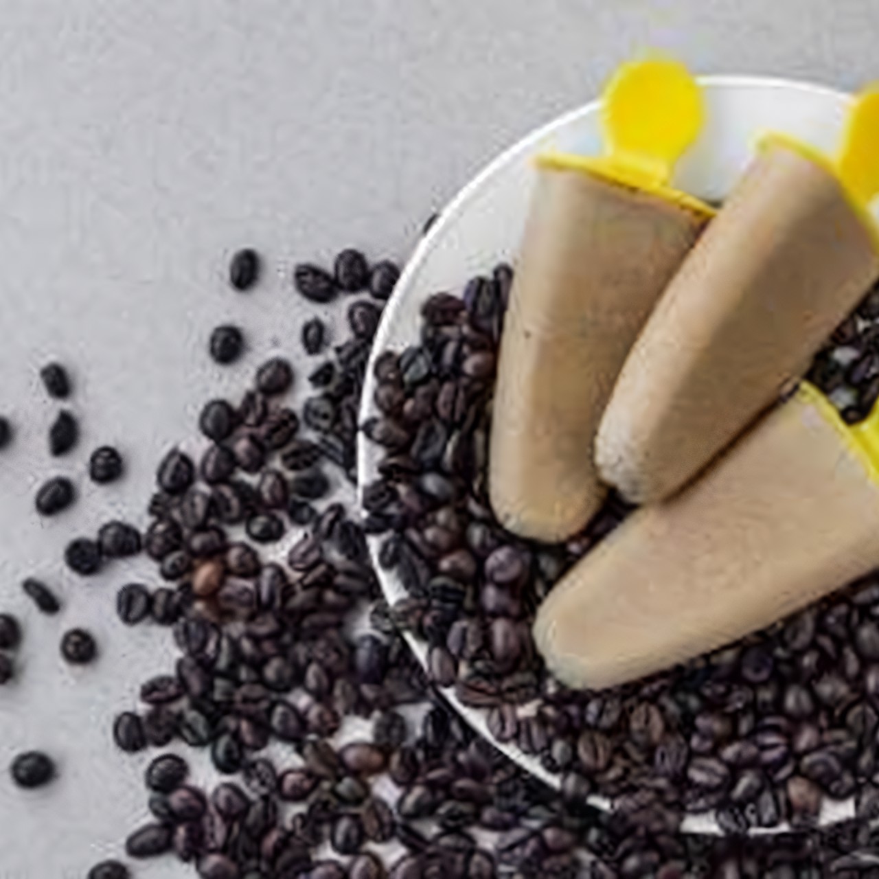 Сыроедческое мороженое с орехами пекан, черносливом и какао