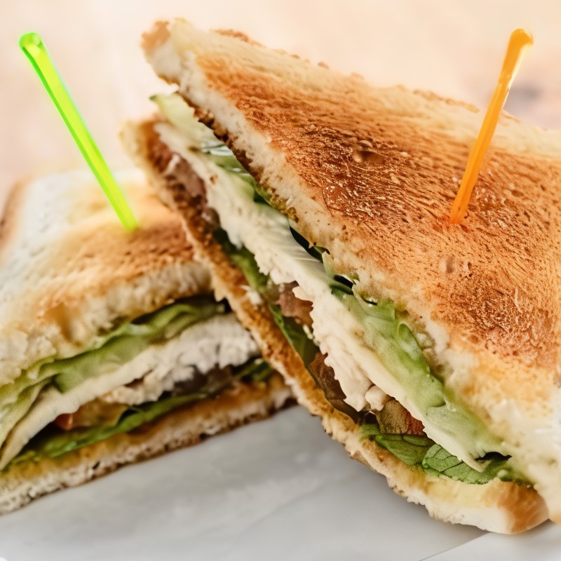 Сэндвич с курицей и овощами