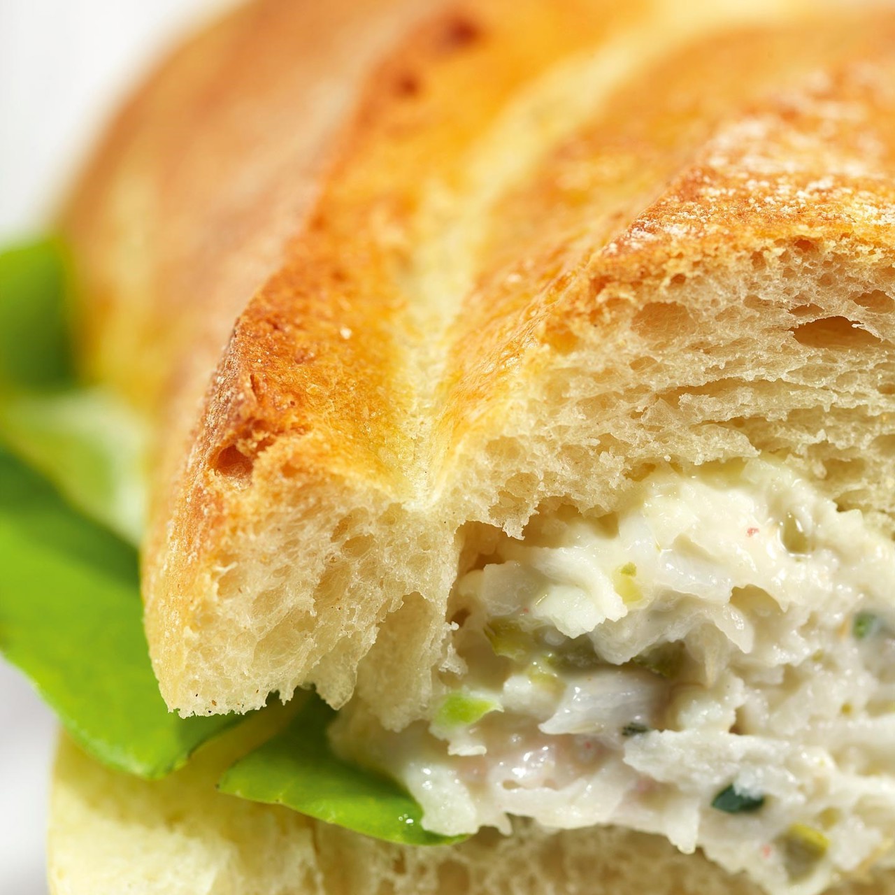 Сэндвичи с салатом из сельдерея и соусом ремулад