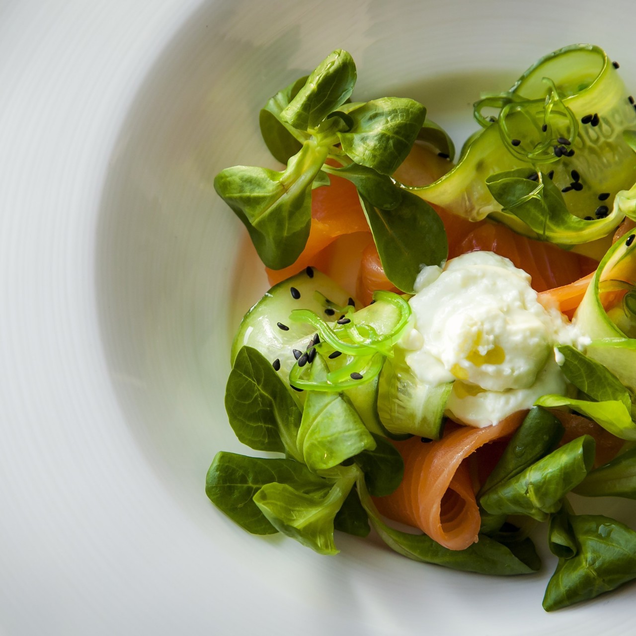 Слабосоленый лосось с огурцом от шеф-повара Mercedes bar Артема Сергеева