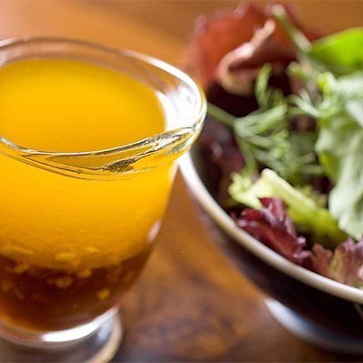 Сладкая заправка с горчицей для салата