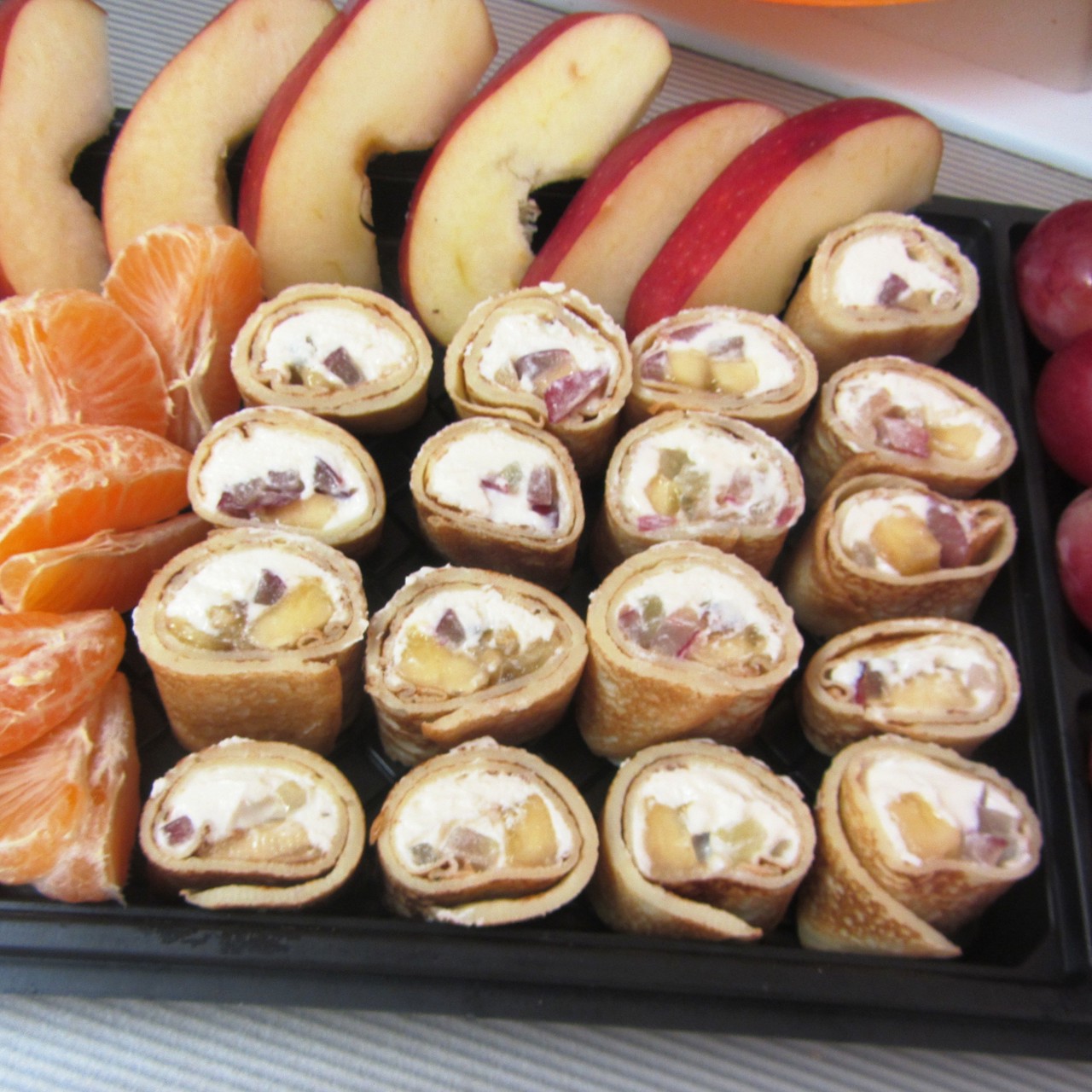 Сладкие роллы с творожным кремом