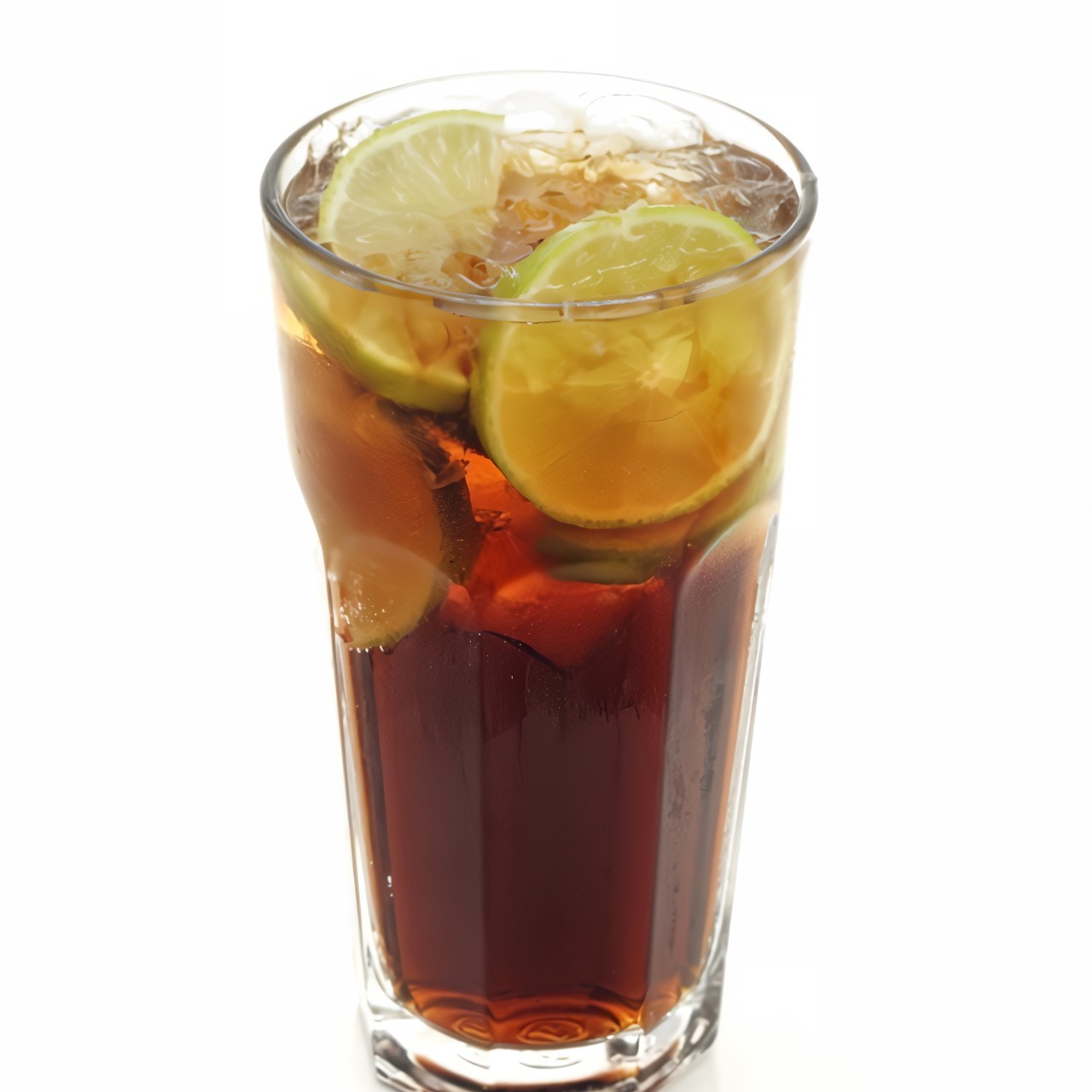 Сладкий чай с водкой и лимонадом