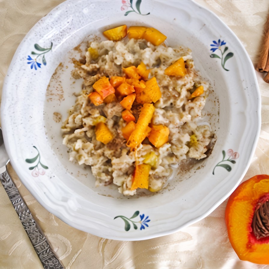 Сливочная овсяная каша с персиками