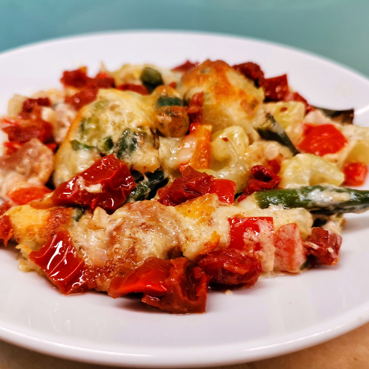 Сливочная брюссельская капуста с беконом