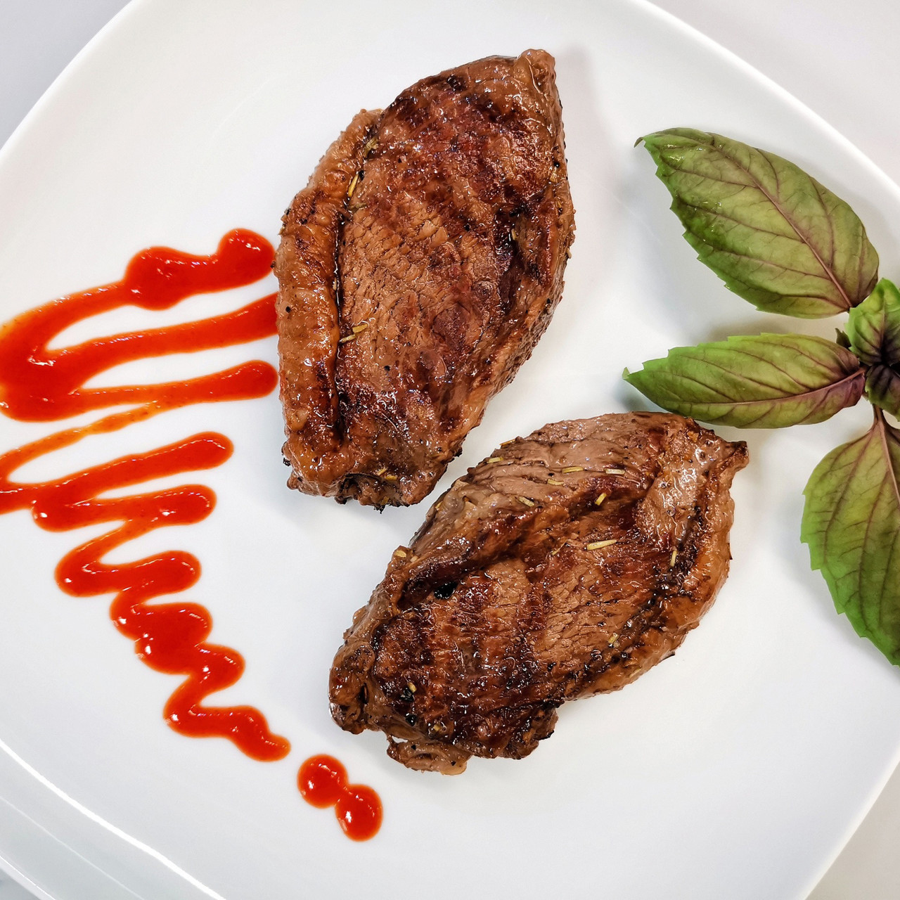 Сливочная пиканья из мраморной говядины с розмарином