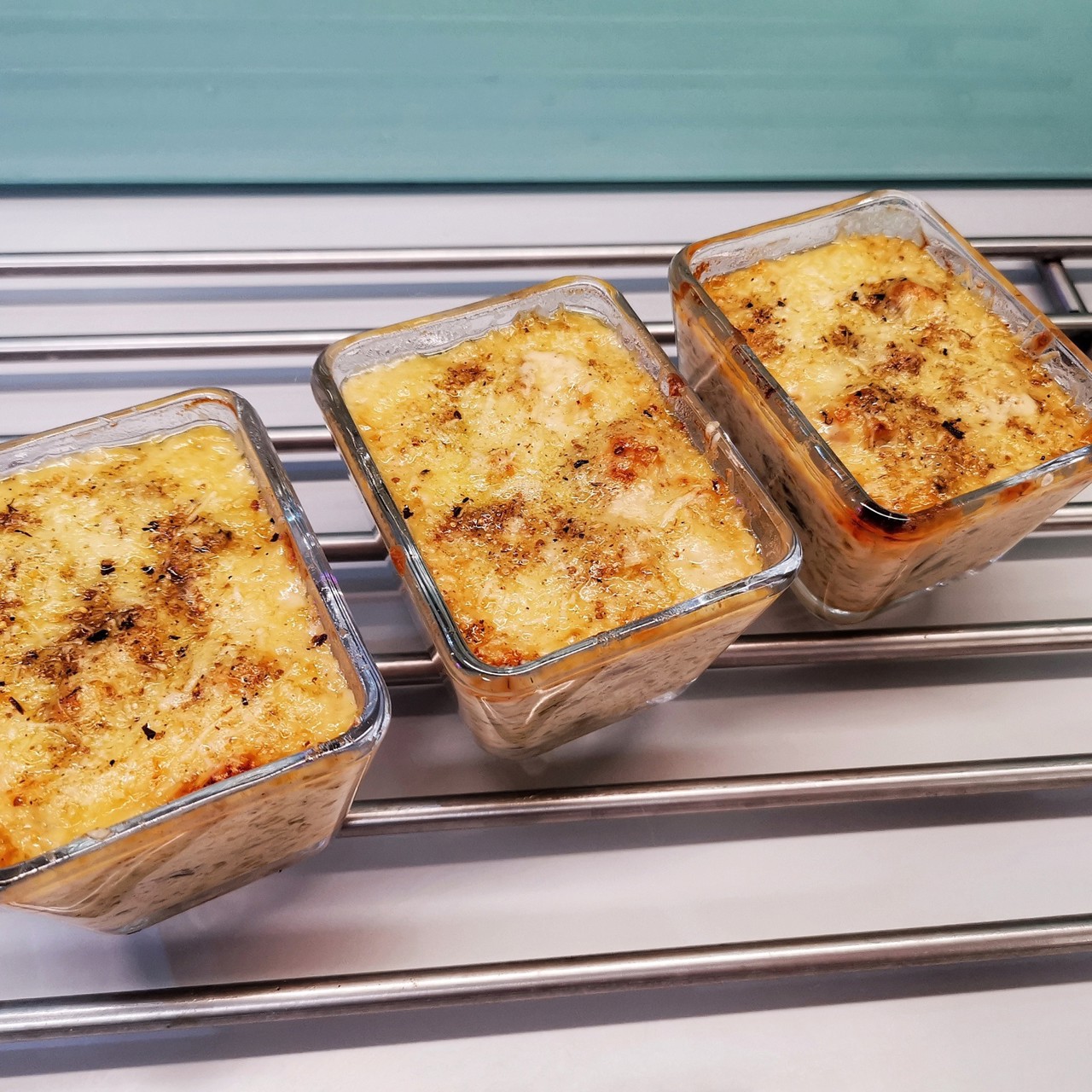 Сливочный жюльен с грибами и мидиями