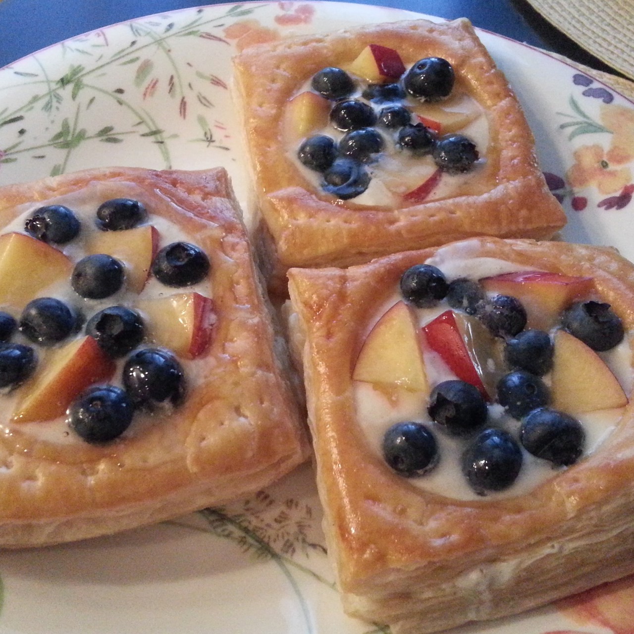 Слоеные фруктовые корзиночки