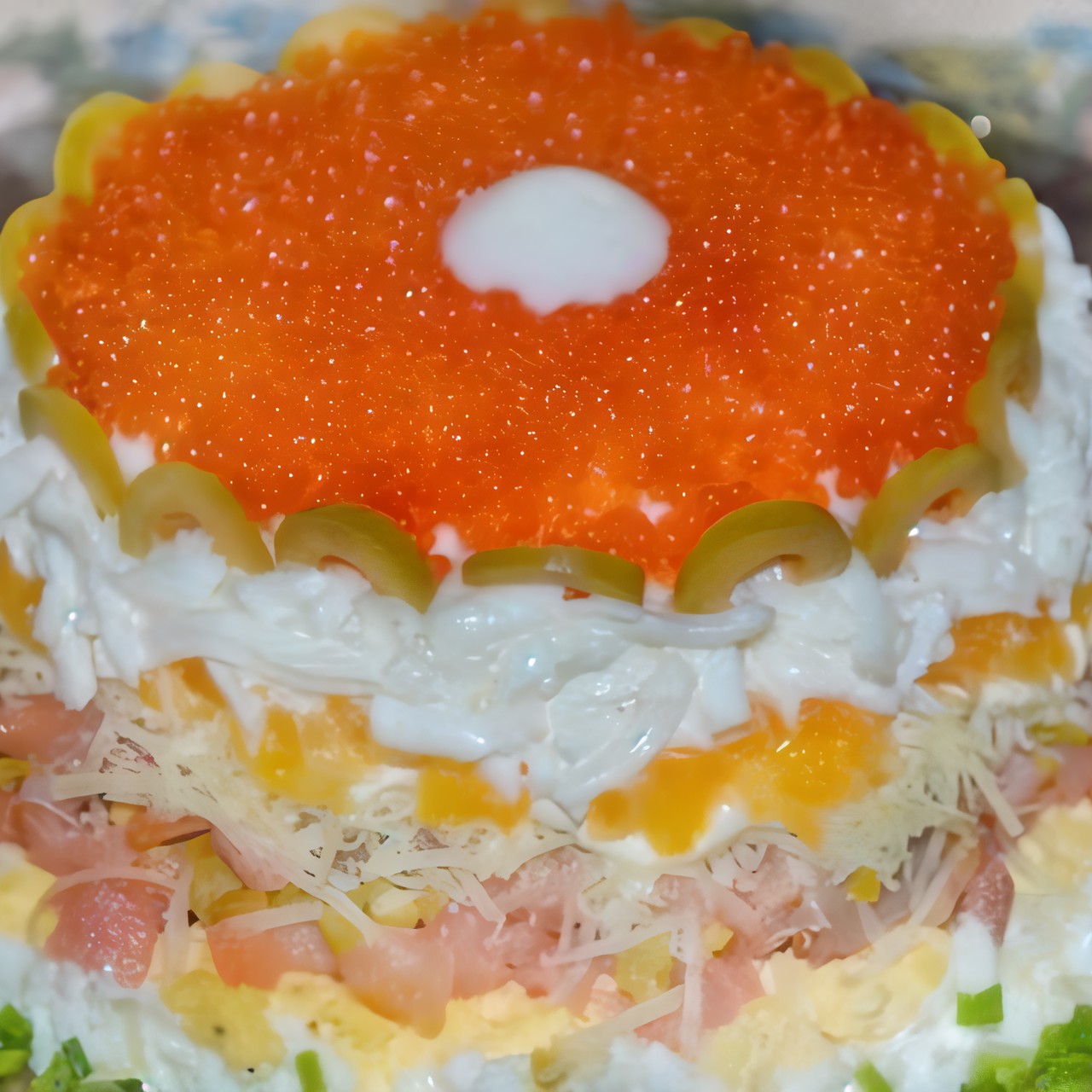 Слоеный салат из красной икры