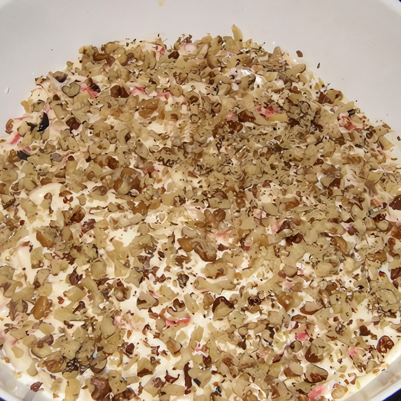 Слоеный салат с грецкими орехами, яблоками и курицей